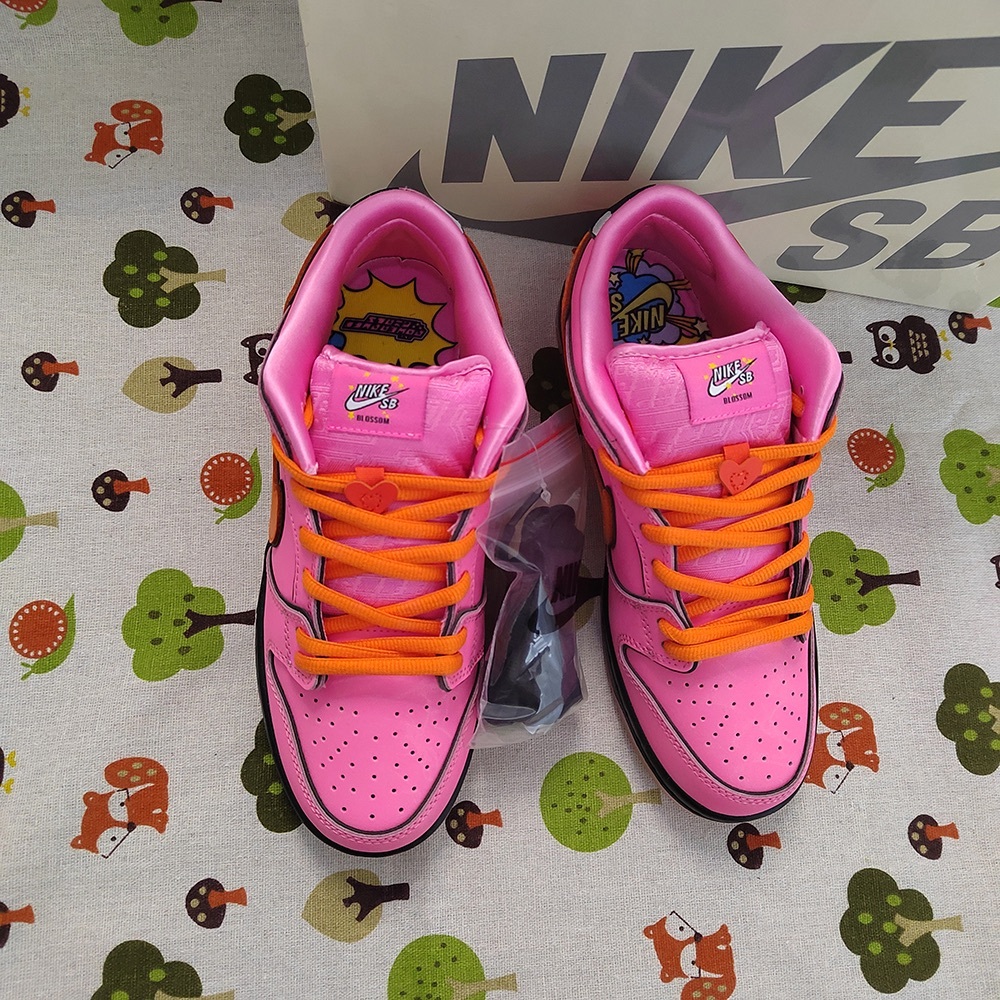 Nike The Powerpuff Girls x Dunk Pro SB QS Low Blossom Sneakers